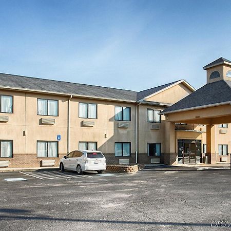 Econo Lodge Waynesboro Bagian luar foto