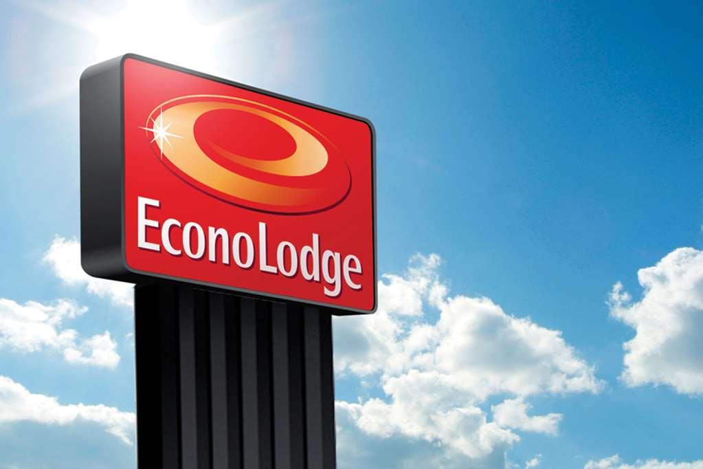 Econo Lodge Waynesboro Bagian luar foto
