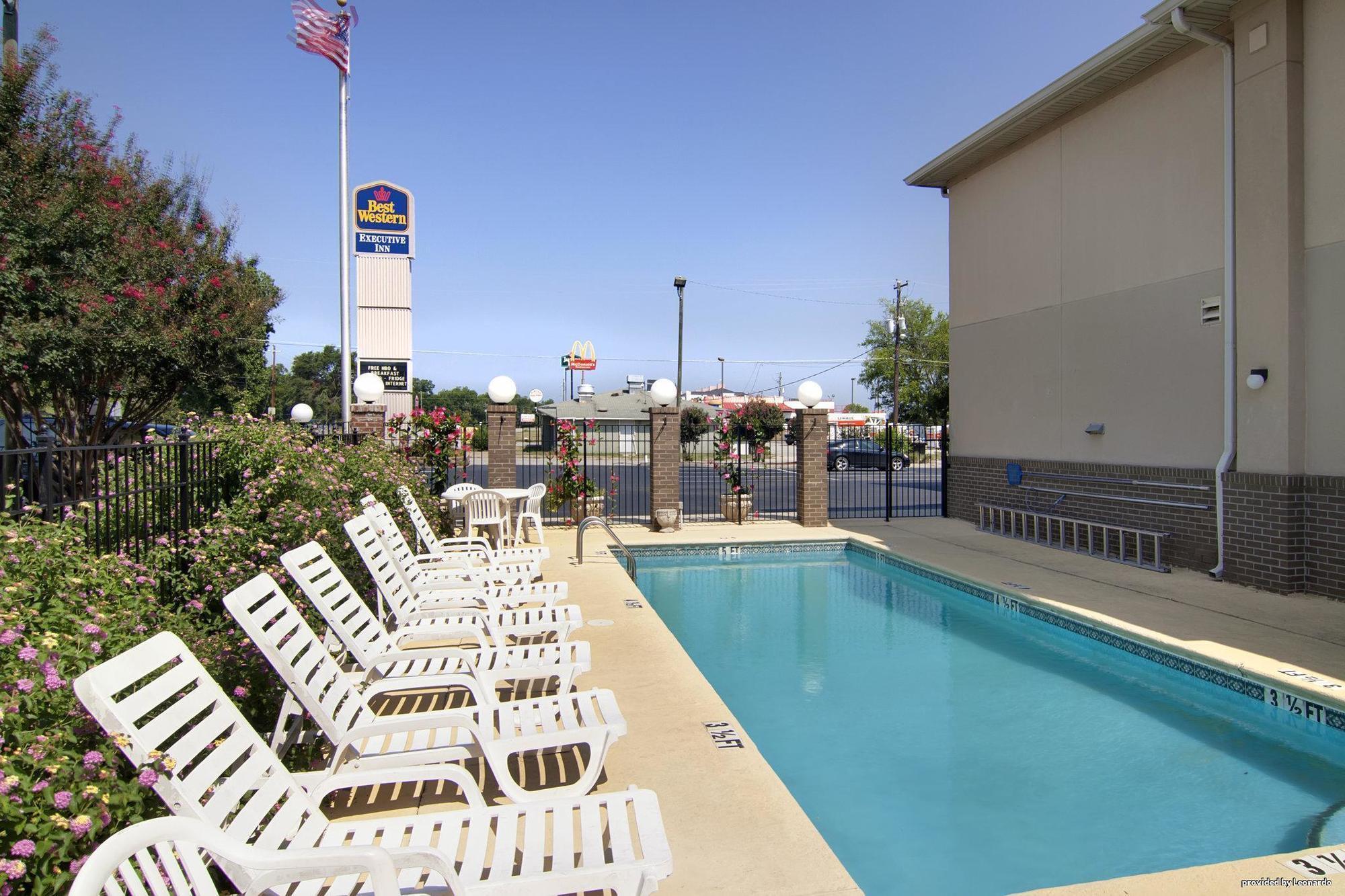 Econo Lodge Waynesboro Bagian luar foto